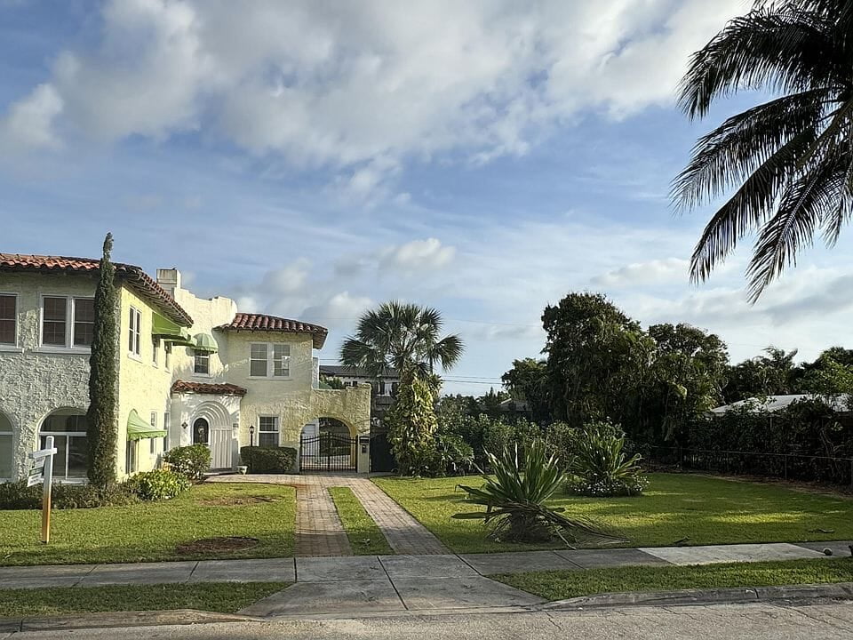 221 Monroe Drive West Palm Beach, FL 33405